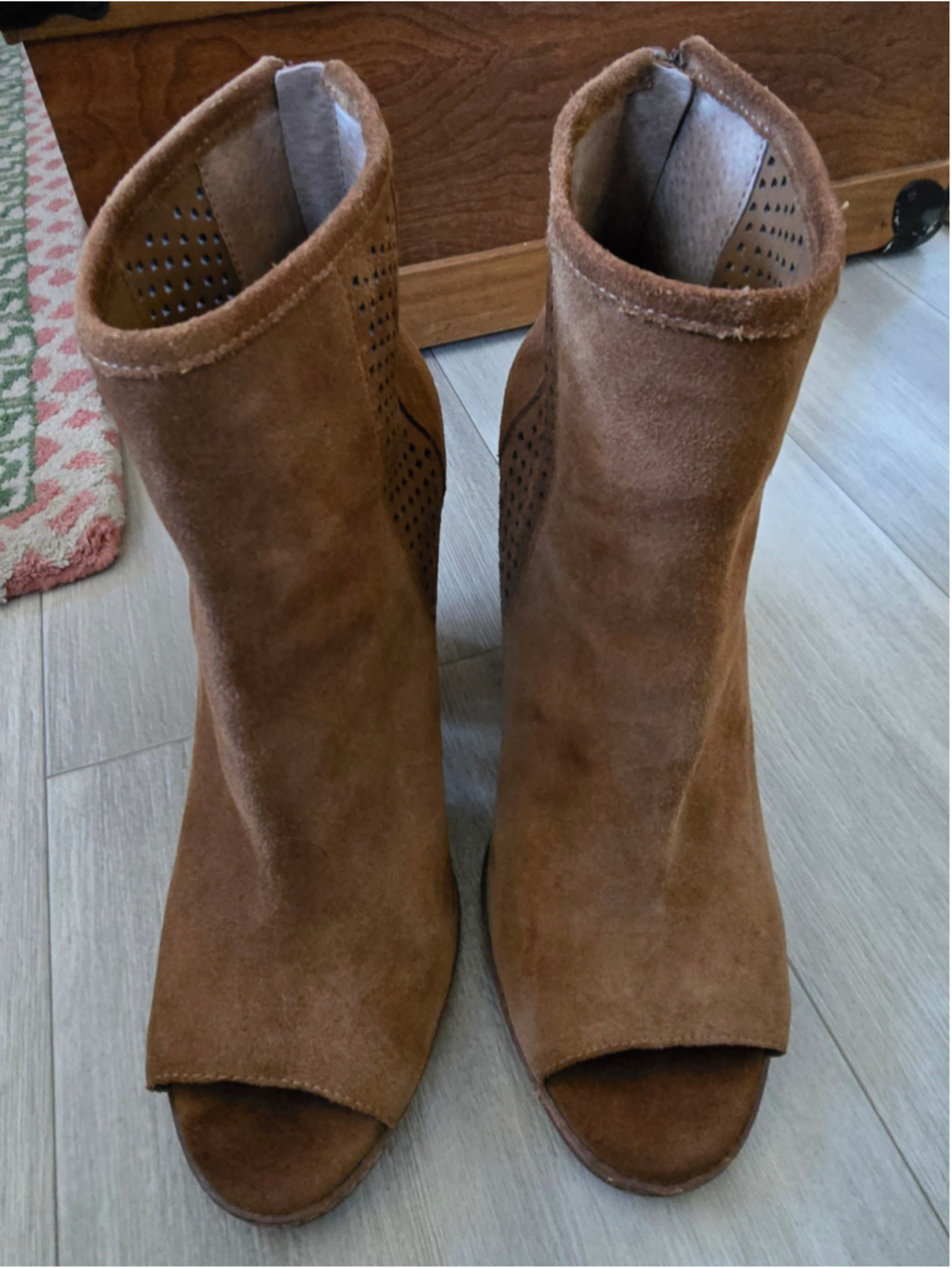 Women's Gianni Bini Brown Suede Peep Toe Ankle Booties Size 10
